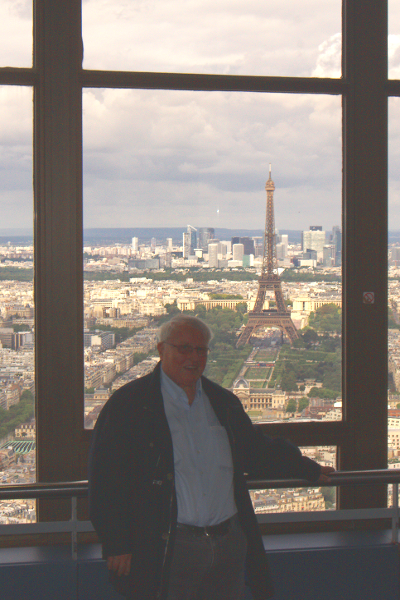 Opa auf Turm-Plattform Montparnasse